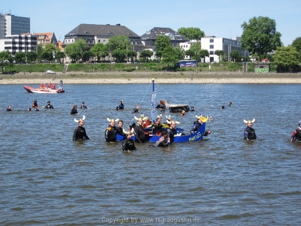 Rheinschwimmen in Köln (02.06.2011)
